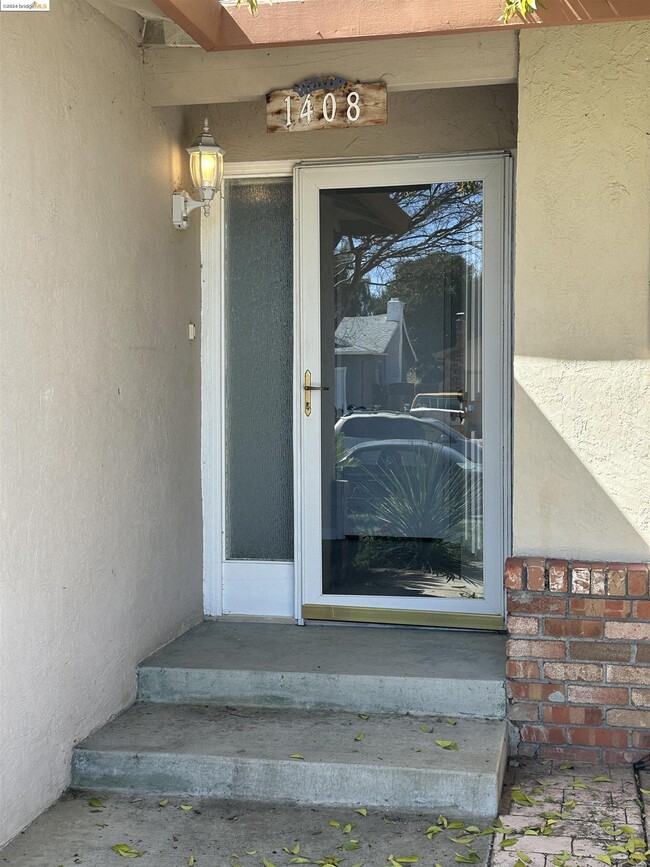 Building Photo - 1408 Aster Dr