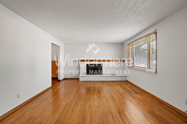 Foto del edificio - Lovely 3 bedroom 2 bath single family home...
