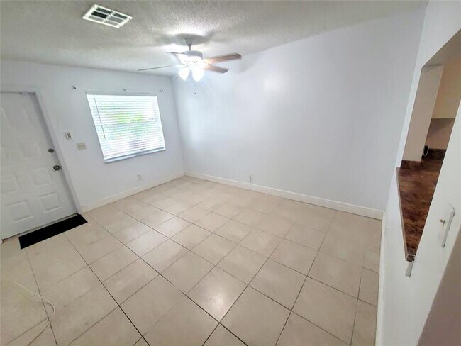 Foto del edificio - 241 NE 35th St