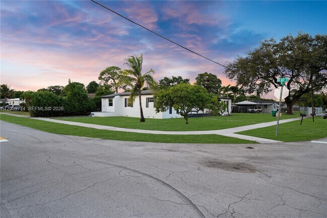 Foto del edificio - 11702 NW 1st Ave