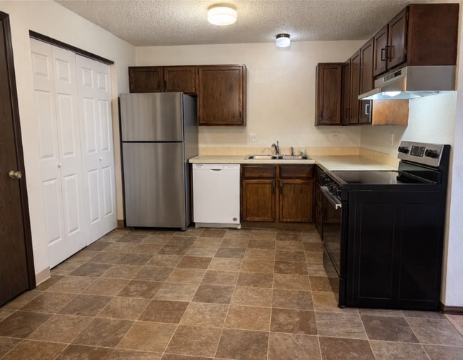 Foto del edificio - 139 Juniper Pl