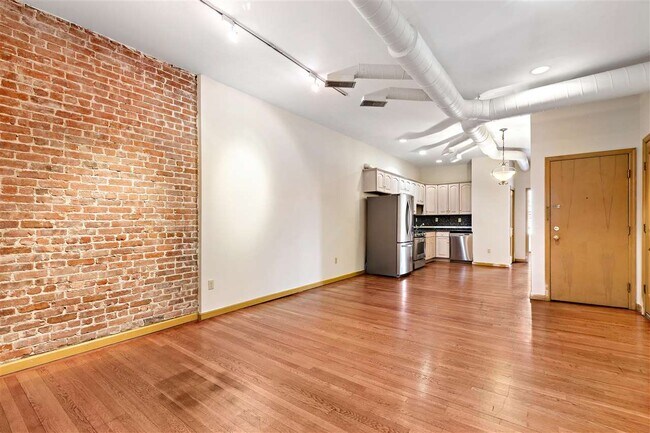 Building Photo - 333 Washington St