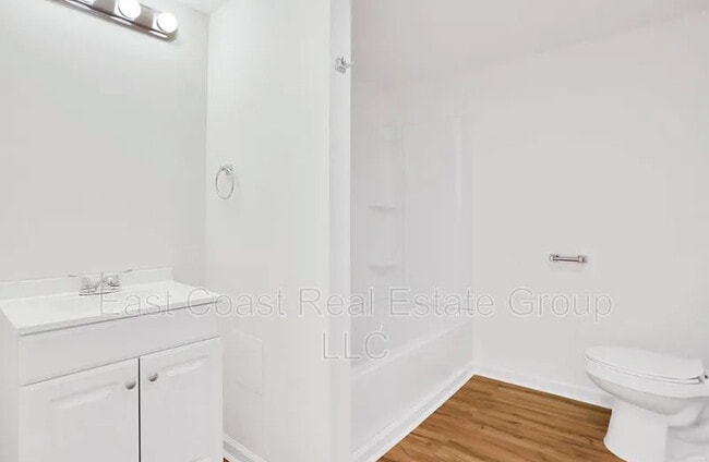 Building Photo - 15731 Fenton Ave