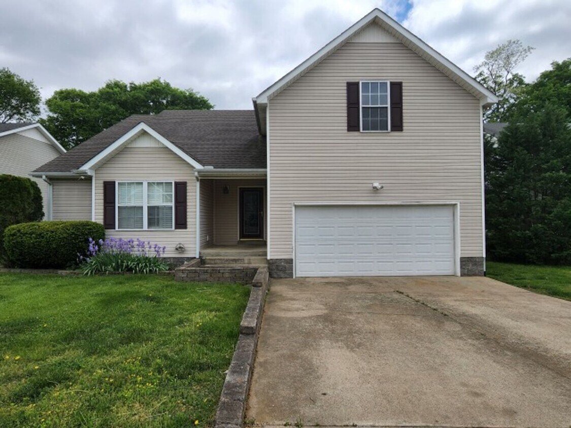 Primary Photo - $1850 3 Beds 2.5 Bath + Bonus Room & Storm...