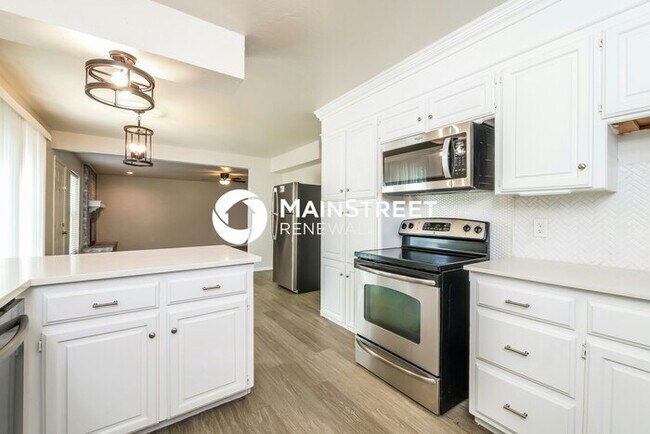 Foto del edificio - 4 Bedroom Pet-Friendly Home in EDMOND, OK with Main Street Renewal
