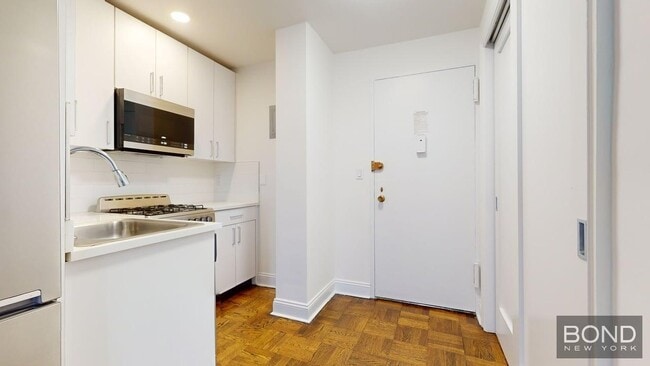 Building Photo - 405 E 56th St