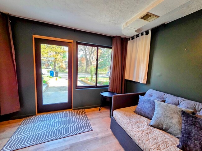 Building Photo - 3121 Homewood Pky