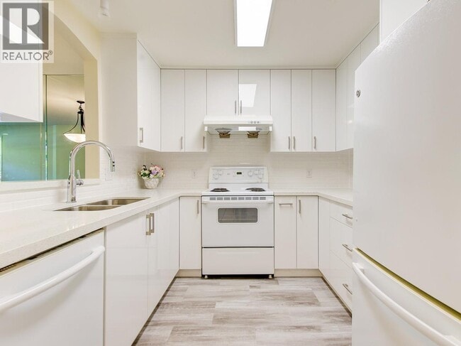 Building Photo - 8180 Jones Rd