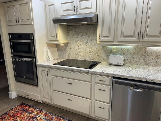 Foto del edificio - 6039 Collins Ave