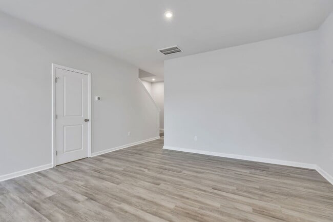 Building Photo - Amazing Lease Special!!Brand-New 3BR/2.5BA Townhome with Garage in Greer $1725/mo