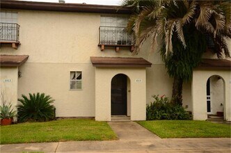 Building Photo - 1815 Country Village Blvd