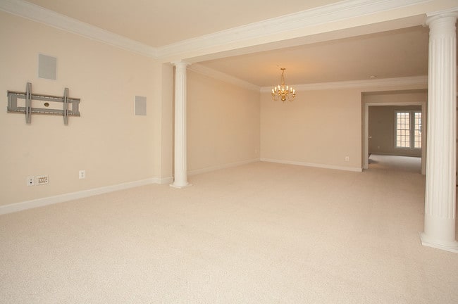 Building Photo - 560 Odendhal Ave