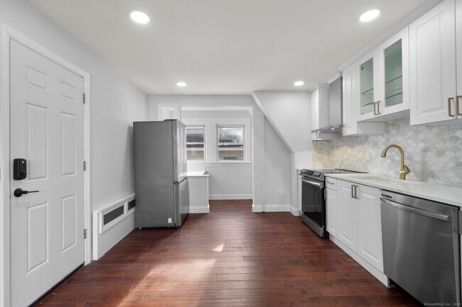 Building Photo - 49 Seaview Ave