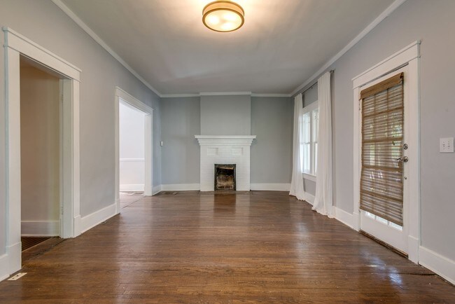 Building Photo - Historic home in East Nashville