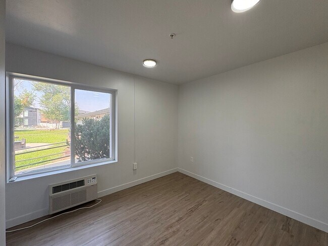 Building Photo - 404 E 5600 S