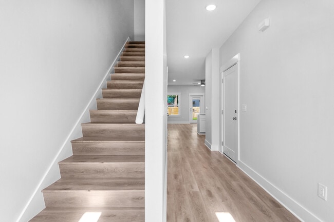 Foto del edificio - 30 Harbeson Ave NE