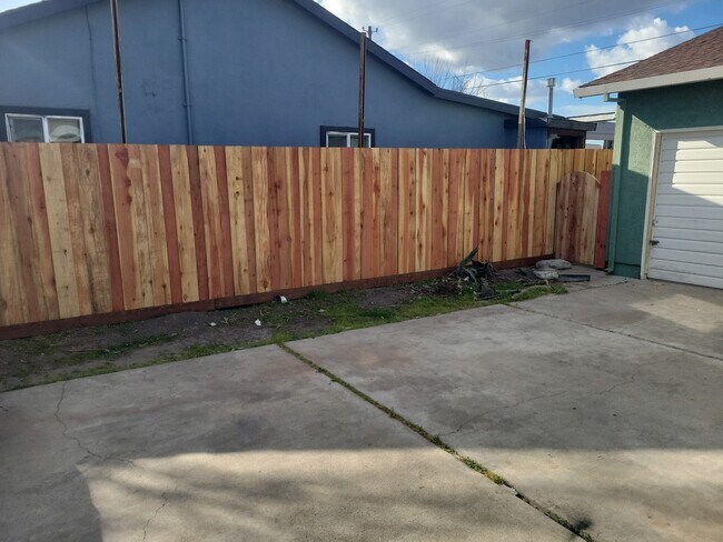 Foto del edificio - 523 W 8th St