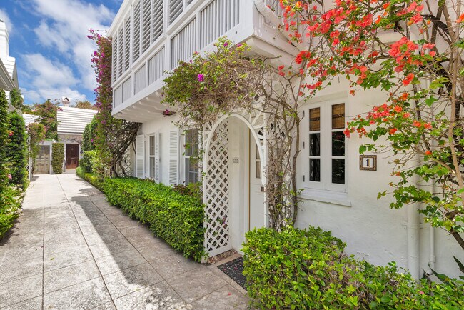 Building Photo - 417 Peruvian Ave