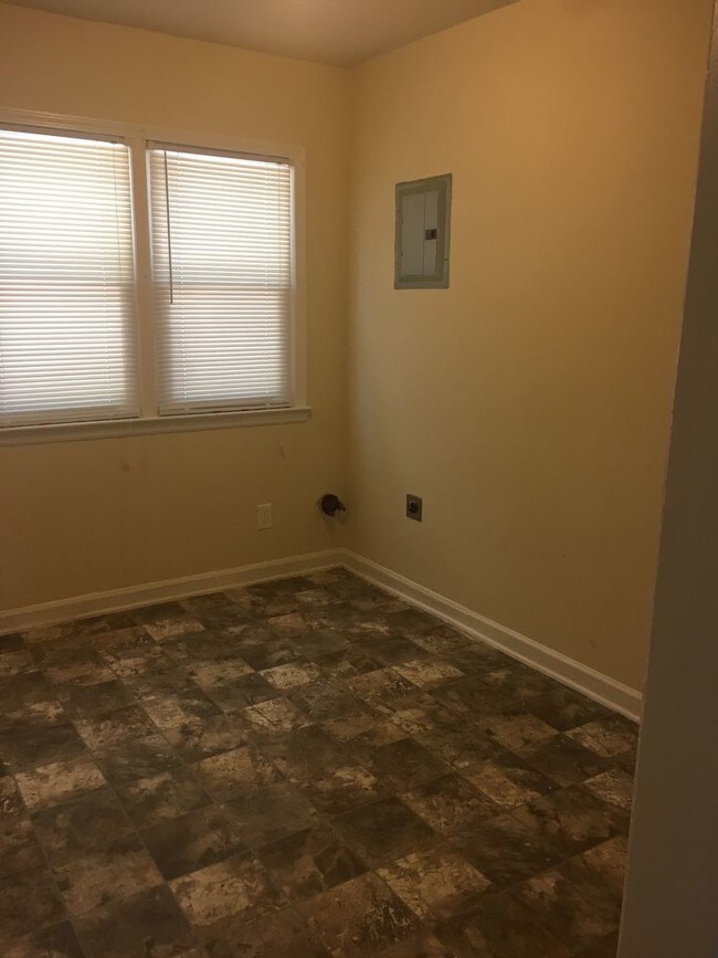 Foto del edificio - 2 bedroom Unit in Updated Community