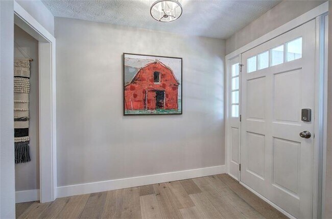 Foto del edificio - 3410 Holliglen Dr