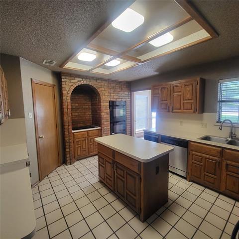 Building Photo - 1100 Balfour Dr