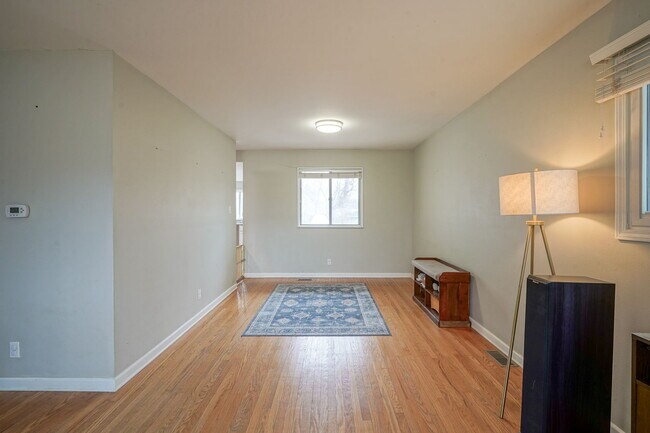 Foto del edificio - 1005 Chevy Chase Ln