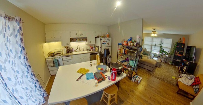 Building Photo - 3D Tour Available - Pet Friendly + Attached Garage + Washer & Dryer! Available August 1st!