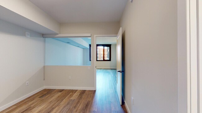 Interior Photo - The MO