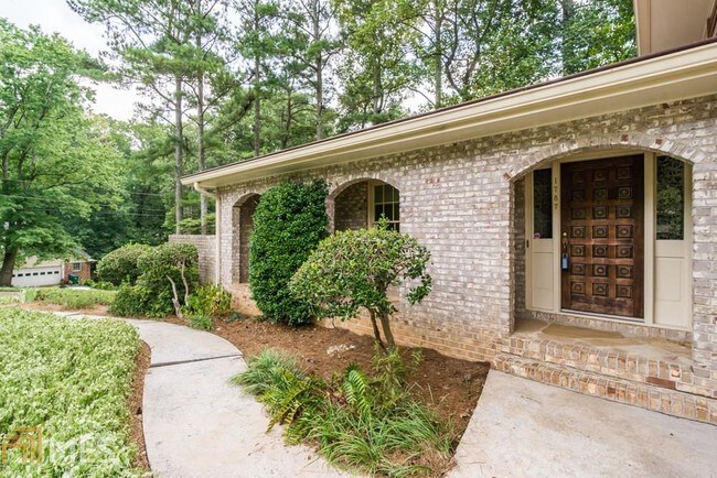 Building Photo - 1787 W Nancy Creek Dr NE
