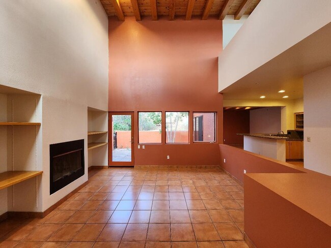 Building Photo - 617 Avenida Colima