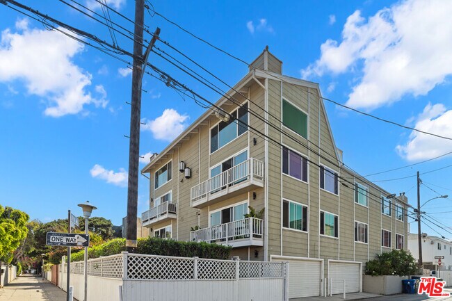 Foto del edificio - 10 19th Ave