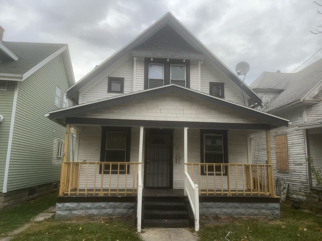 Foto principal - Spacious 4 Bedroom Located in North Toledo