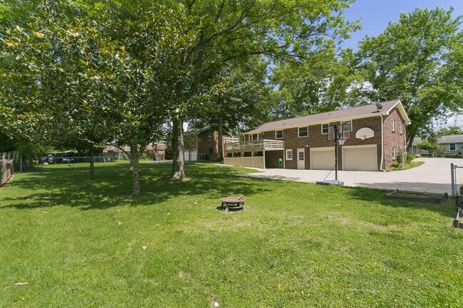 Building Photo - 105 Raindrop Ln