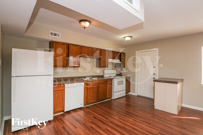 Building Photo - 4013 Commonwealth Dr