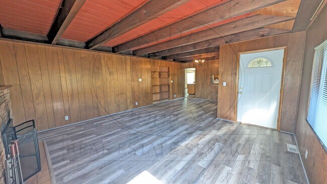 Foto del edificio - 13235 NW Pumpkin Ridge Rd