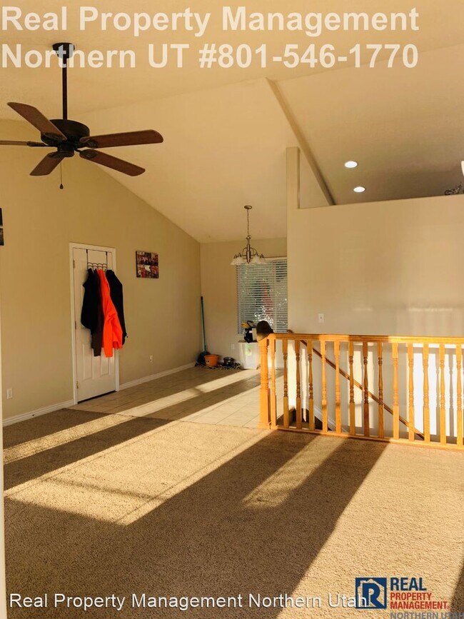 Foto del edificio - 5 br, 3 bath House - 860 W. 730 S.