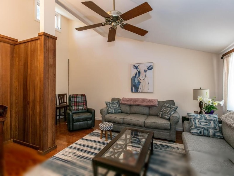 Primary Photo - 121 Carolina Dr