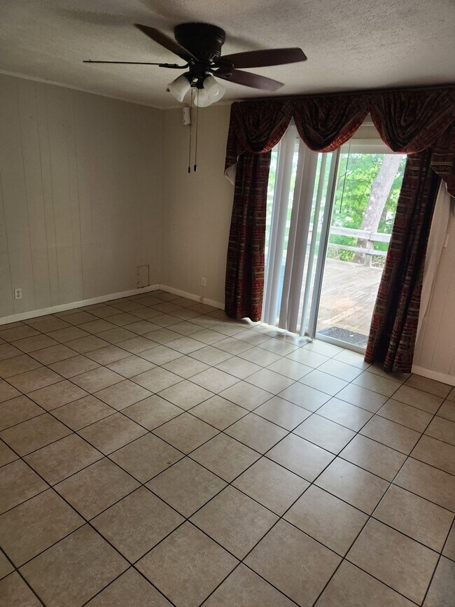 Foto del edificio - 803 Stewart Dr