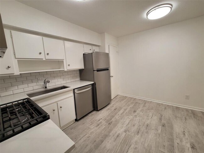 Foto del edificio - 2308 Barton Village Cir