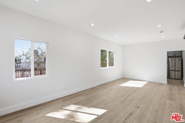 Foto del edificio - 5915 Barton Ave