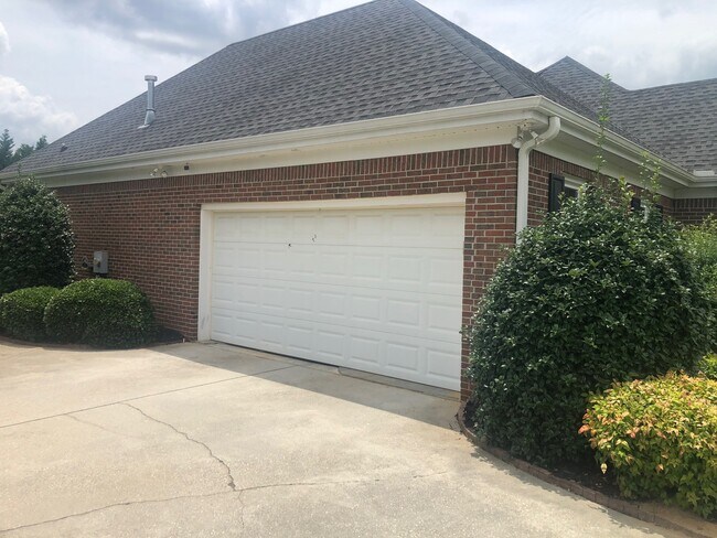 Building Photo - 265 Faye Ct