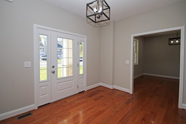 Building Photo - 2060 Willow Hill Dr