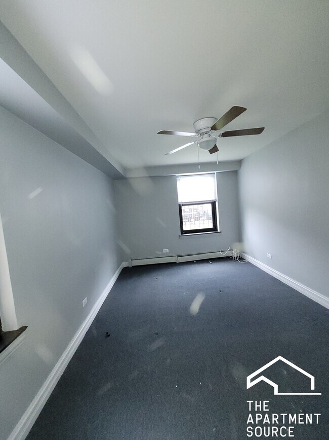 Building Photo - 7320.5 N Ridge Ave