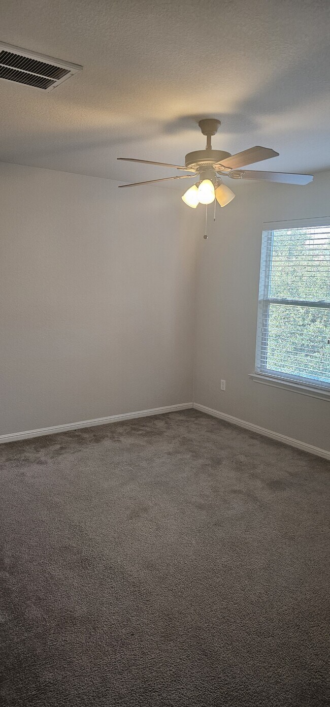 Foto del edificio - 5501 Bradford Pear Ln
