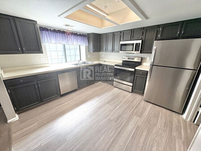 Building Photo - 12642 E Warren Dr