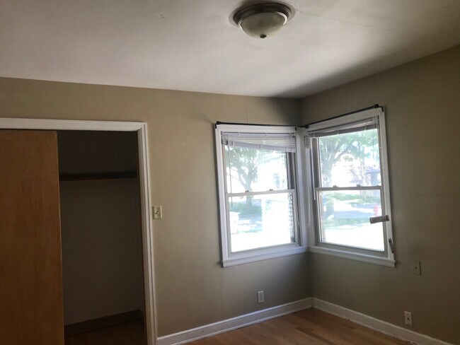 Building Photo - 550 N 94th St