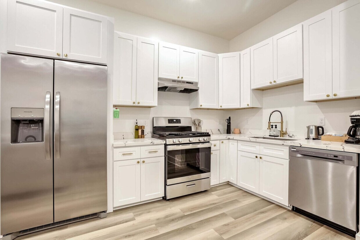 Foto principal - 1050 Annunciation St