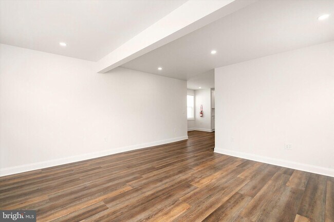 Foto del edificio - 656 Schiller Ave