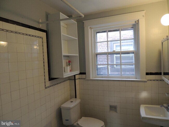 Building Photo - 213 W Baltimore Ave