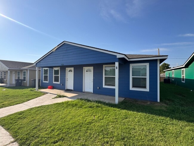 Building Photo - 4120 W 56th Pl